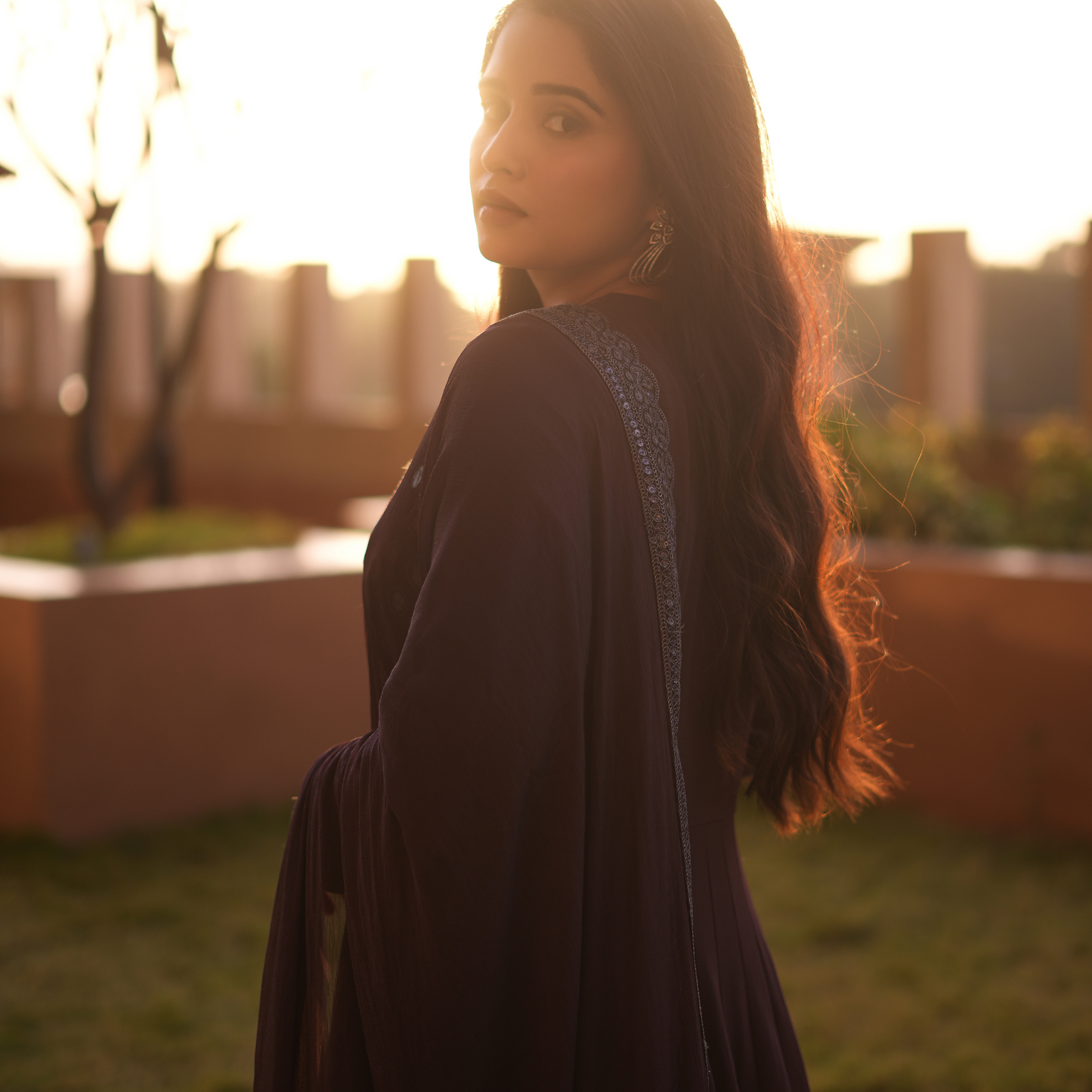 The mauve-colored Pakistani suit features intricate mirror work