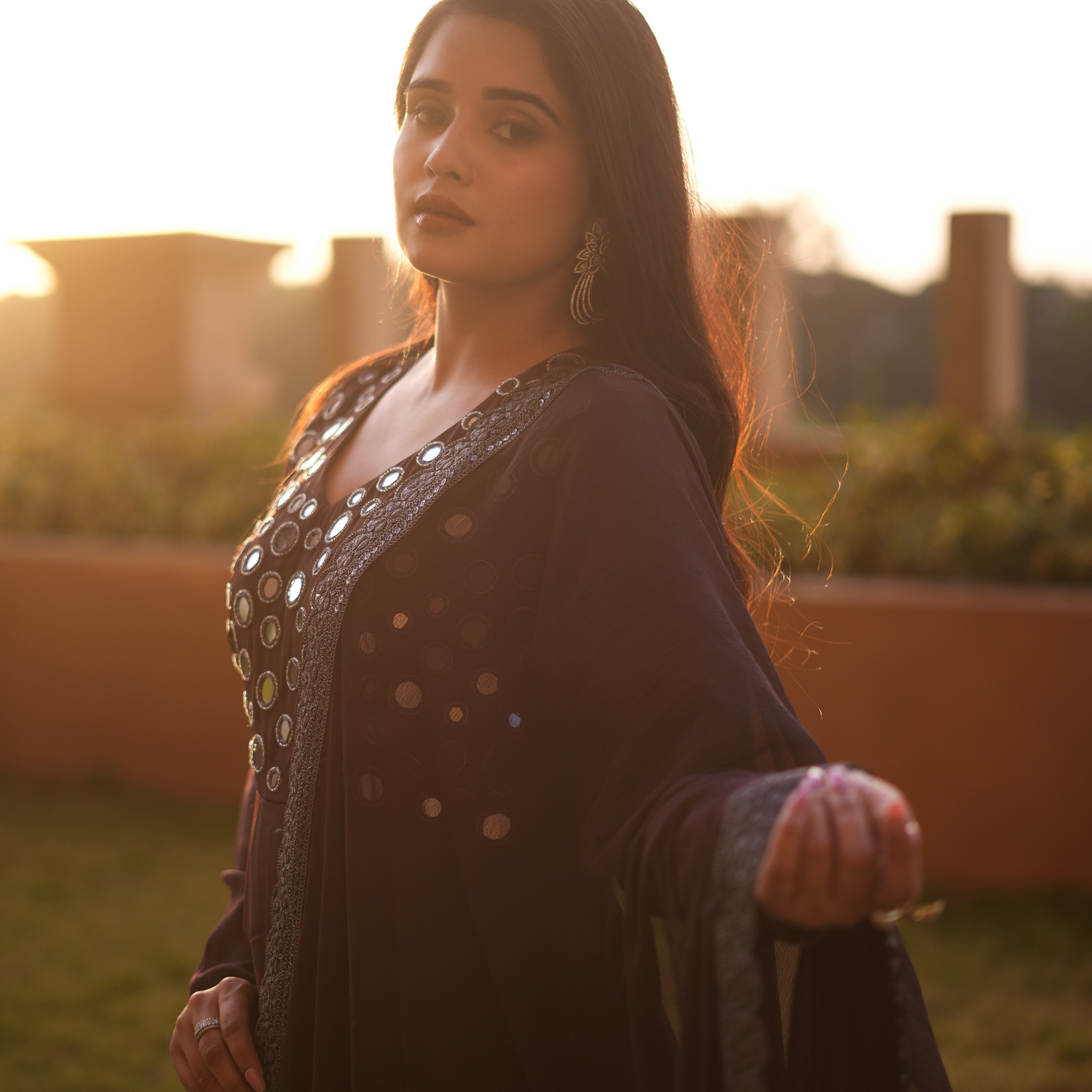 The mauve-colored Pakistani suit features intricate mirror work