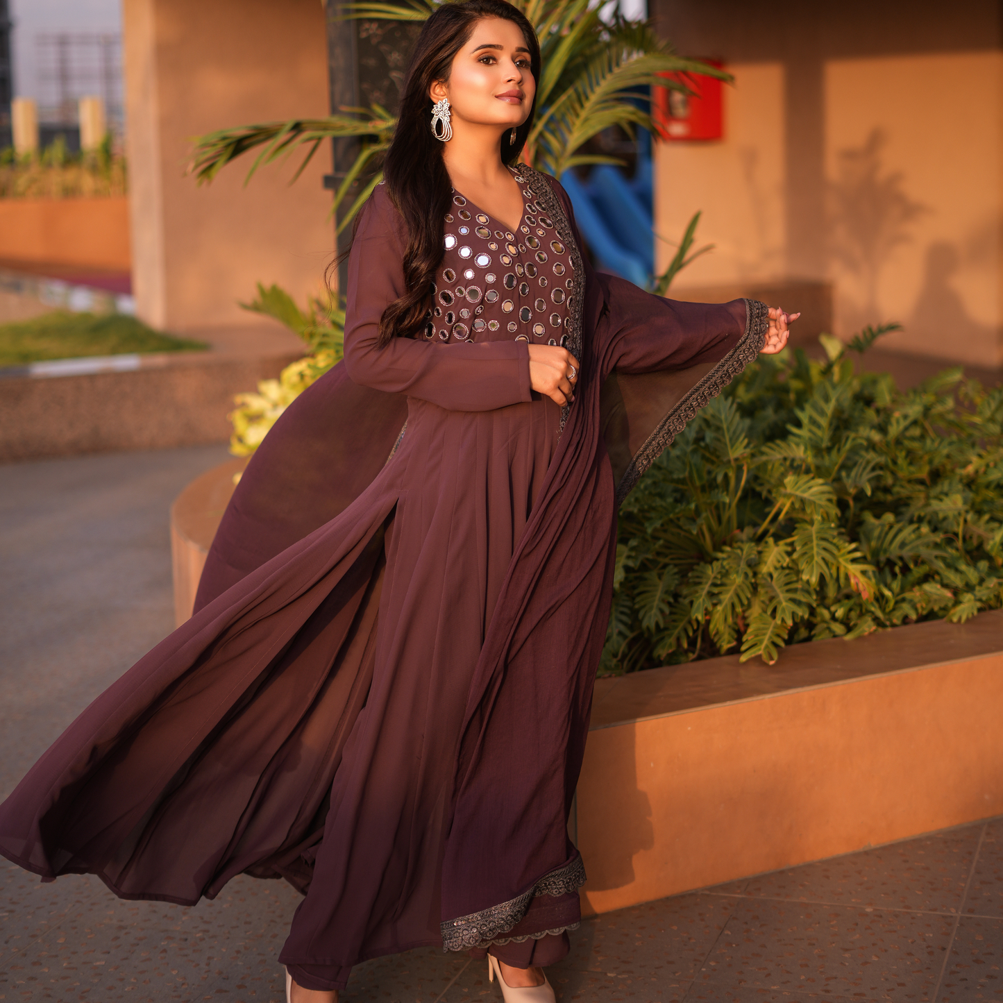 The mauve-colored Pakistani suit features intricate mirror work