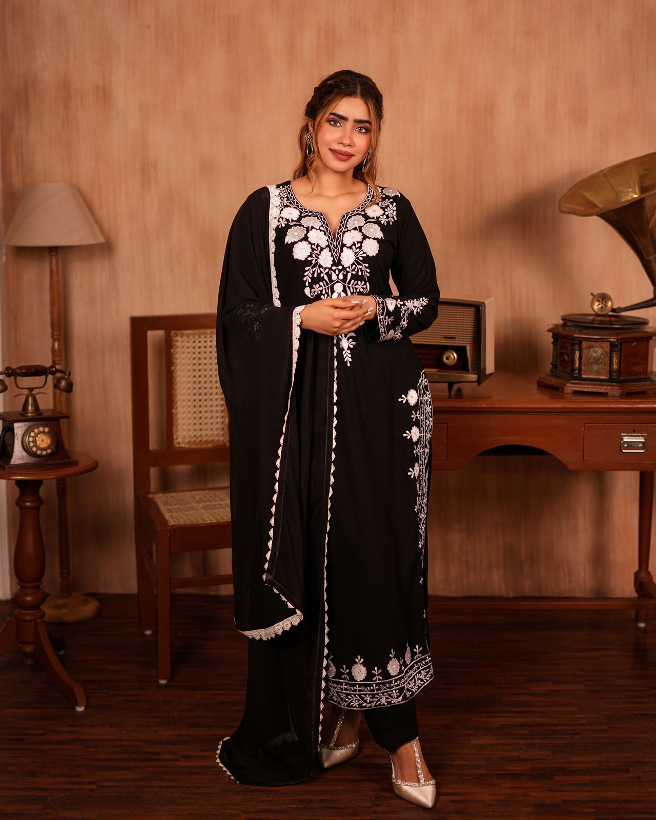 Black Embroidery Full Lace Duptta Pakistani suit Shahistaluxe Couture Black Embroidery Full Lace Duptta Pakistani suit Shahistaluxe Couture